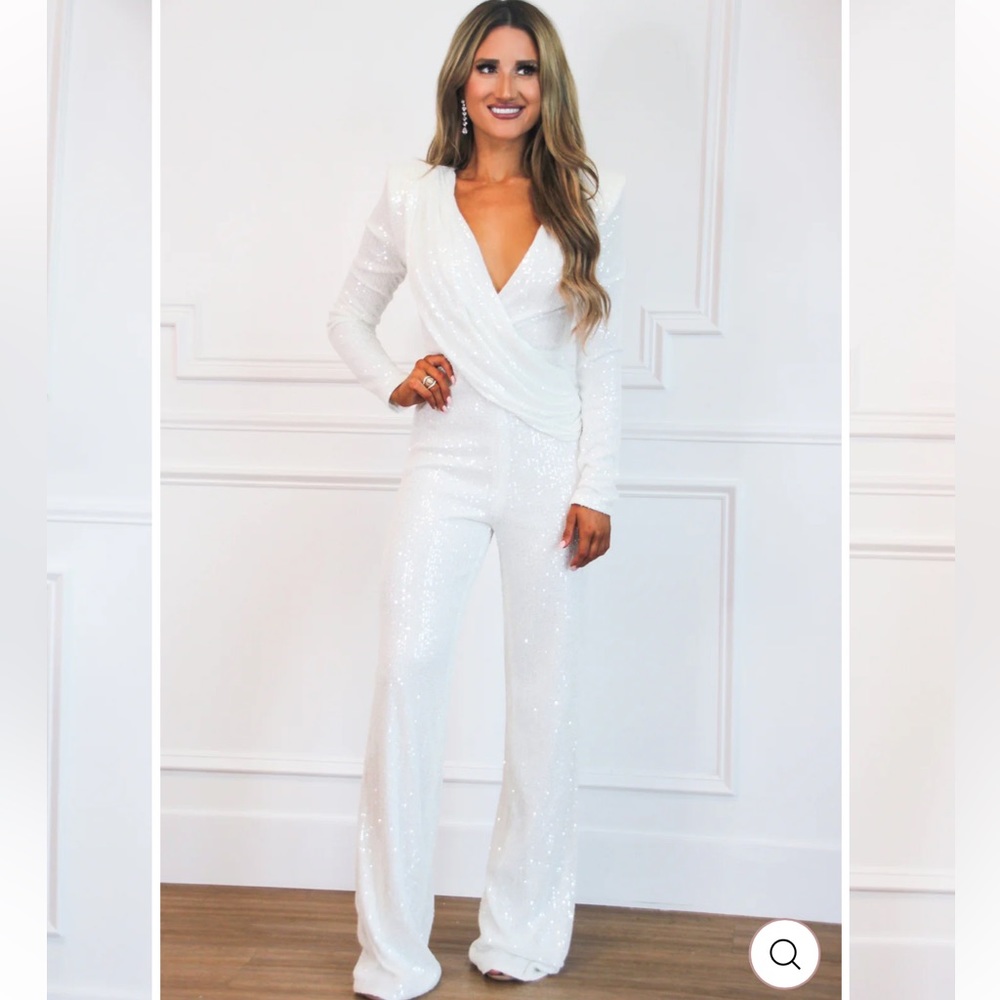 *NWT* White king sleeve sparkly jumpsuit